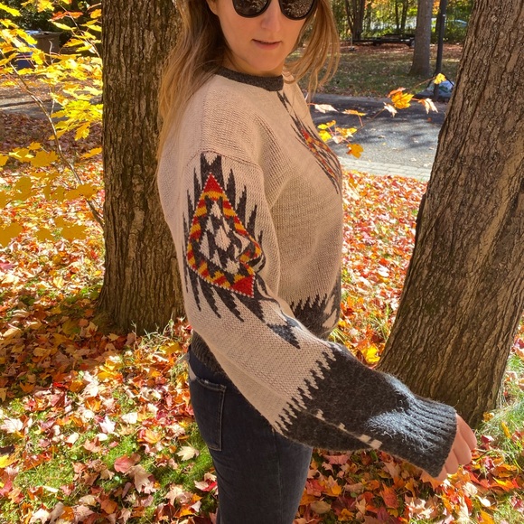 Vintage Point Zero America tribal sweaters - Picture 4 of 13